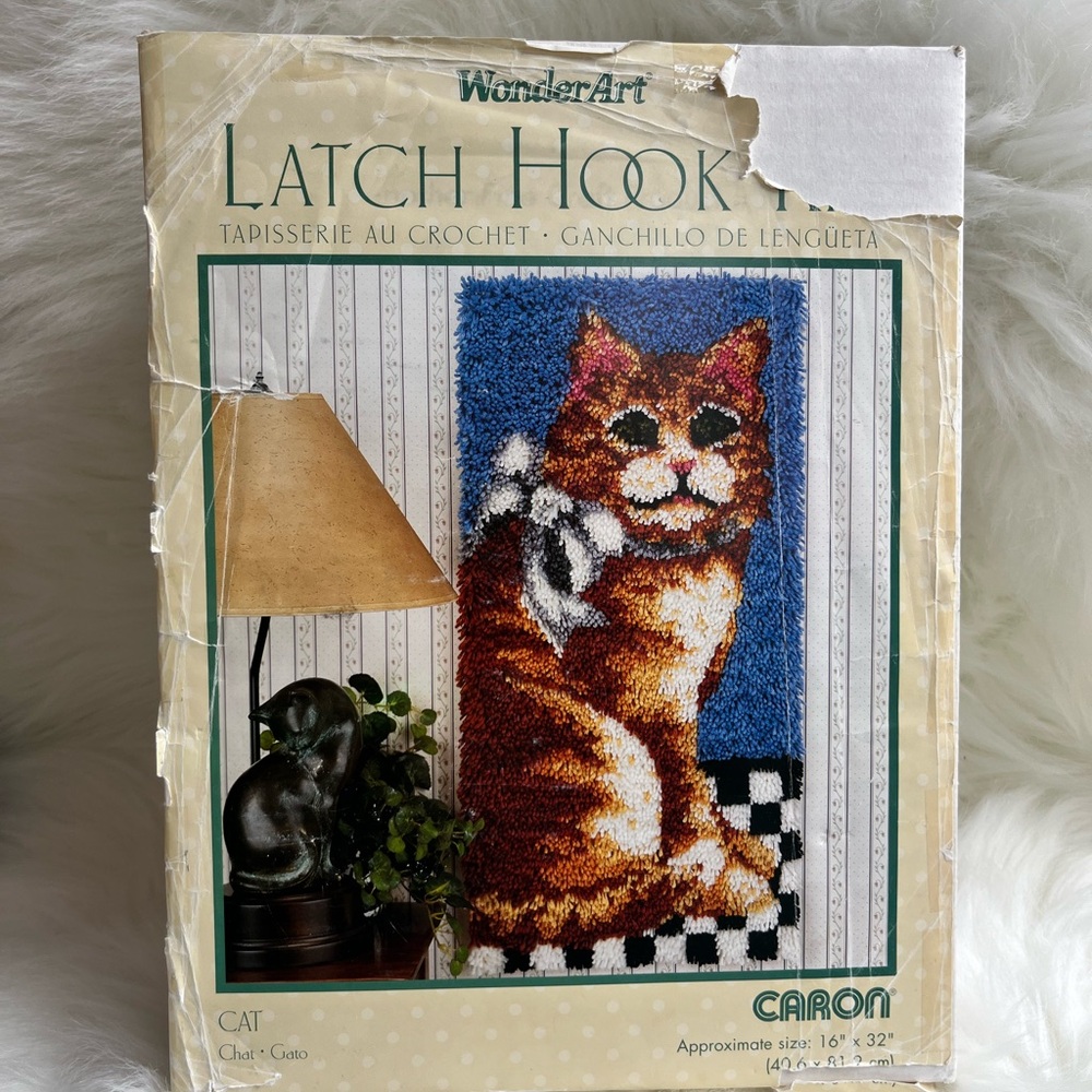 Caron Wonder Art Latch Hook Cat 🐾💙🖤
